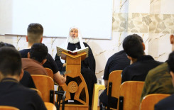 المجمع العلمي يقدِّم محاضرة تربوية لطلبة مشروع (صغارنا قرَّاء) في قضاء الهندية