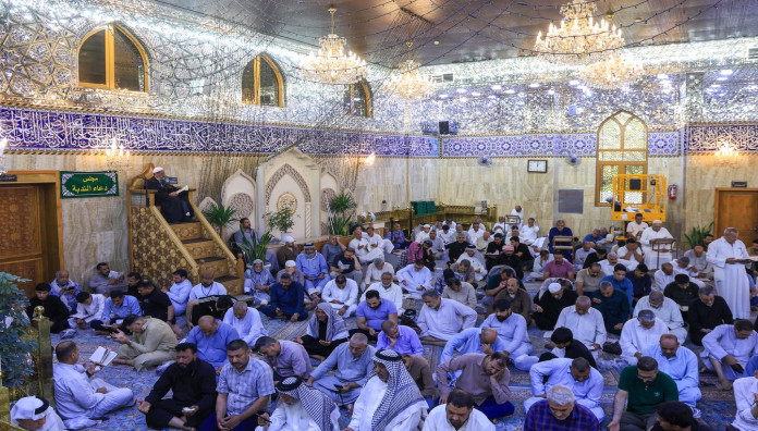 المجمع العلمي يحيي أعمال يوم عرفة في مقام الإمام المهدي (عجل الله فرجه)
