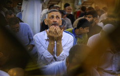 المجمع العلمي يحيي أعمال يوم عرفة في مقام الإمام المهدي (عجل الله فرجه)