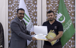 المجمع العلمي يكرم أساتذة مشروع تعليم القراءة الصحيحة لزائري الأربعين في الهندية