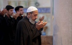 المجمع العلمي ينظم سفرة دينية لطلبة الحفظ في كربلاء إلى مرقد الإمام علي (عليه السلام)