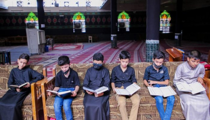 حفظة الكتاب العزيز في قضاء الشامية يواصلون دروسهم على وفق آلية وضعها معهد القرآن الكريم