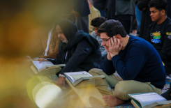 معهد القرآن الكريم والسادة الخدم يقيمان محفلًا تعليميًا في الصحن العباسيّ المطهّر