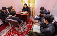 وحدة التحفيظ تباشر بالمسابقة التمهيدية لحفظة الكتاب المجيد تأهيلاً لهم في المسابقات المحلية والوطنية