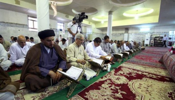 معهد القرآن الكريم يقيم أمسية قرآنيّة في مقام صافي الصفا ( رضوان الله عليه)