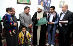 وفد العتبة العباسية المقدسة يزور بيوت القرّاء الإيرانيين المهاجرين إلى الله ويقدم التعازي لعوائلهم