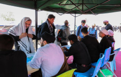 الزوار الأجانب يشيدون بمشروع تعليم القراءة الصحيحة للزائرين