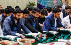 طلبة العلوم الدينية يشاركون في الختمة القرآنية المرتلة وسط الصحن العباسي المُطهّر