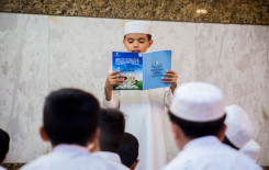 (منهاج التلميذ الصالح) كتاب تعليمي إيماني متكامل يحضى بإشادة كبيرة