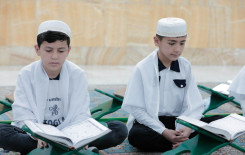 المَجمع العلمي يحتفي بتخرّج طلبة مشروع حامل اللواء القرآني