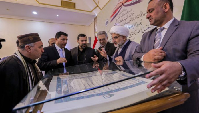 وفد من معهد القرآن الكريم يحضر حفل إنجاز خط المصحف الشريف بأنامل عرقية