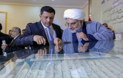 وفد من معهد القرآن الكريم يحضر حفل إنجاز خط المصحف الشريف بأنامل عرقية