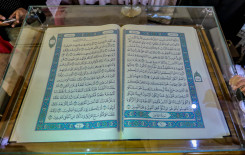 وفد من معهد القرآن الكريم يحضر حفل إنجاز خط المصحف الشريف بأنامل عرقية