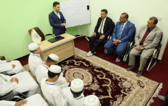 وفد من المركز الوطني لعلوم القرآن يزور مشاريع المعهد القرآنية