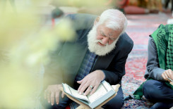 المؤمنون يُحيون جلسات الختمة القرآنية التعليميّة في الصحن العبّاسيّ المُطهّر