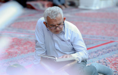 المؤمنون يُحيون جلسات الختمة القرآنية التعليميّة في الصحن العبّاسيّ المُطهّر