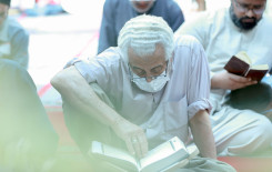 المؤمنون يُحيون جلسات الختمة القرآنية التعليميّة في الصحن العبّاسيّ المُطهّر