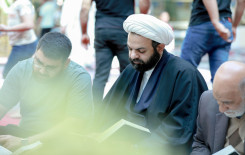 المؤمنون يُحيون جلسات الختمة القرآنية التعليميّة في الصحن العبّاسيّ المُطهّر