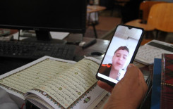 طلبة الحفظ في قضاء الهندية يتلقون دروسهم الكترونياً