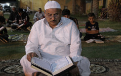 35 ختمة رمضانية توزعت في قضاء الهندية تجمع المؤمنين ليغترفوا من معين الكتاب العزيز