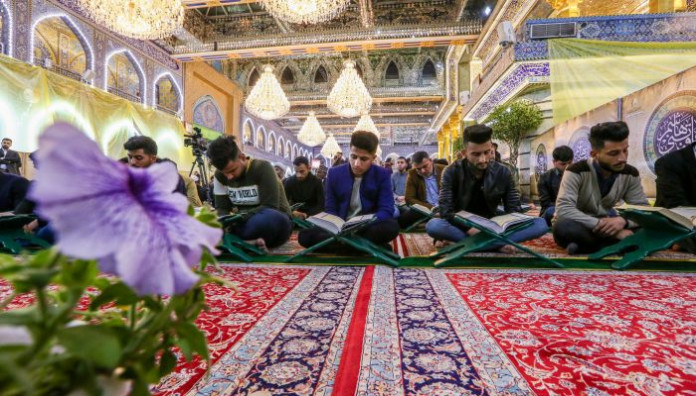 المؤمنون يحتشدون حول عرش التلاوة في أولى ليالي شهر رجب الأصب