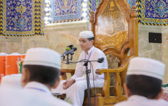 حناجر فتية تحاكي كبار قراء العالم وزوار مرقد أبي الفضل العباس (عليه السلام) يحتشدون لسماعهم