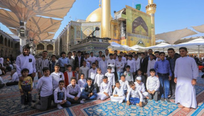 طلبة دورات حامل اللواء القرآنية يتشرّفون بزيارة مرقد أمير المؤمنين -عليه السلام-