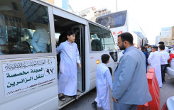 طلبة دورات حامل اللواء القرآنية يتشرّفون بزيارة مرقد أمير المؤمنين -عليه السلام-