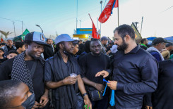 معلمو مشروع تعليم القراءة الصحيحة يواصلون تقديم الخدمات القرآنية للزائرين