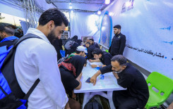 معلمو مشروع تعليم القراءة الصحيحة يواصلون تقديم الخدمات القرآنية للزائرين