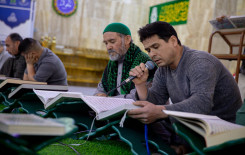 المجمع العلمي وقسم مقام الإمام المهدي (عجّل الله فرجه) يقيمان ختمة قرآنية رمضانية تعليمية للزائرين