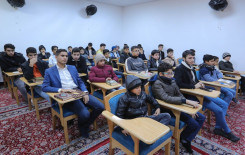 مدير معهد القرآن الكريم يكرّم الطلبة الفائزين بمسابقة وارث الأنبياء للمبدعين