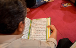 معهد القرآن الكريم يهدي أكثر من عشر ختمات قرآنية للإمام الحسين وأخيه أبي الفضل العباس عليهما السلام