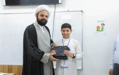 مدير معهد القرآن الكريم يكرم الطلبة الأوائل في مشروع الدورات الصيفية