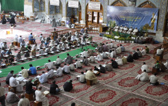 بأجواءٍ روحانية ونفحاتٍ إيمانية من جوار مرقد أبي الفضل العباس(عليه السلام) انطلاق الختمة القرآنية المرتّلة..