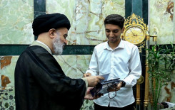 سماحة السيد الصافي يكرّم حافظ القرآن أحمد هاشم لتفوّقه العلمي ويخصّص له مقعدًا مجانيًا في جامعة العميد