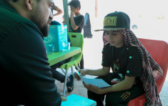 إقبال كبير يشهده مشروع تعليم القراءة الصحيحة للزائرين