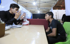 إقبال كبير يشهده مشروع تعليم القراءة الصحيحة للزائرين