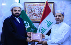 المقرئ الدكتور رافع العامري يُهدي معهدَ القرآنِ الكريم الختمةَ القرآنيةَ المجودةَ