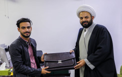 مدير معهد القرآن الكريم يُكرم عددًا من أساتذة مشروع حفظ الكتاب العزيز في كربلاء المقدسة