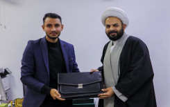 مدير معهد القرآن الكريم يُكرم عددًا من أساتذة مشروع حفظ الكتاب العزيز في كربلاء المقدسة