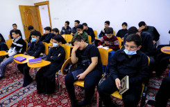 معهد القرآن الكريم يقيم مجلس عزاء بذكرى استشهاد الإمام موسى الكاظم (عليه السلام)