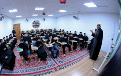 المَجمَع العلميّ يباشر دروسه في حفظ القرآن الكريم لطلبته الجدد