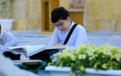 حناجر طلاب المعهد تصدح بآيات الله حفظًا في مقام الإمام المهدي (عج)