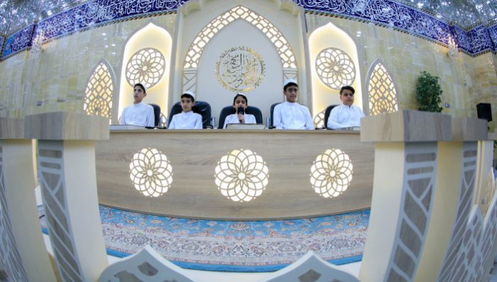حناجر طلاب المعهد تصدح بآيات الله حفظًا في مقام الإمام المهدي (عج)