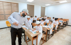 بهدف كشف المواهب وتنميتها، المَجمَع العلميّ ينظم مسابقة في الخط العربي لطلبة الدورات الصيفية