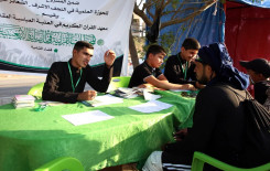 حفظة القرآن الكريم يشاركون بتعليم القراءة الصحيحة للزائرين في الديوانية