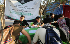 حفظة القرآن الكريم يشاركون بتعليم القراءة الصحيحة للزائرين في الديوانية