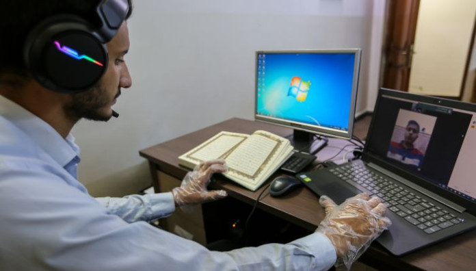 وحدة التحفيظ تواصل دروسها الكترونياً بمشاركة (80) حافظاً