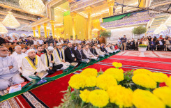 راية المولى أبيّ الفضل العباس تعانق راية أمير المؤمنين بعد حصول فريق النجف الأشرف على المركز الأول في المسابقة القرآنية الفرقية الوطنية الخامسة